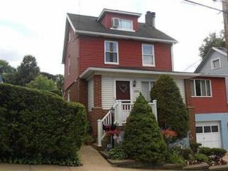 2206 Hampton St, Pittsburgh PA  15206-1520 exterior