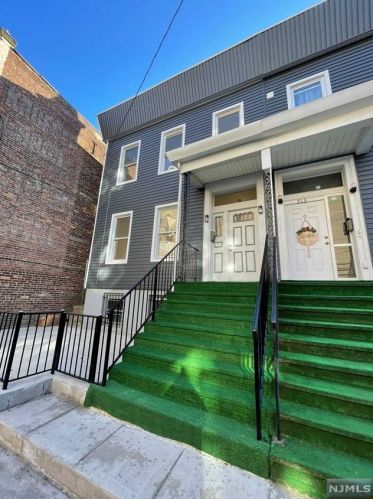 511 St, Union City NJ 07087-2615 exterior