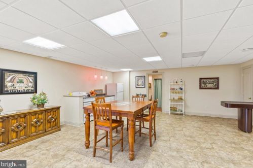 300 Country Mdw Dr, Lancaster PA 17602-1481 exterior