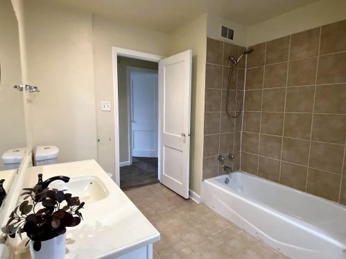 5764 40th St, Milwaukee WI  53221-3910 exterior