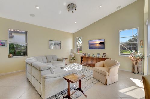 12121 Oakvista Dr, Boynton Beach FL 33437-6352 exterior