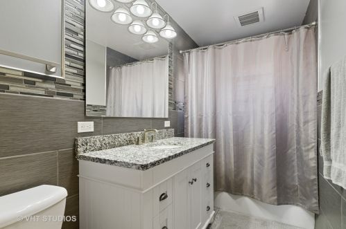 4542 Reserve Ave, Chicago IL 60656-2400 exterior