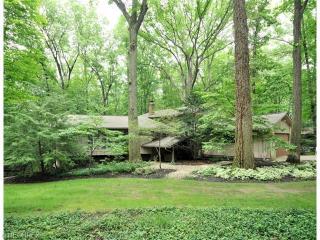 19618 Tanbark Ln, Cleveland, OH 44149-1432