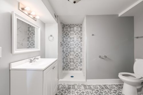 9132 Saginaw Ave, Chicago IL  60617-4150 exterior