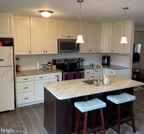 206 Walnut Ridge Est, Pottstown PA  19464-3059 exterior