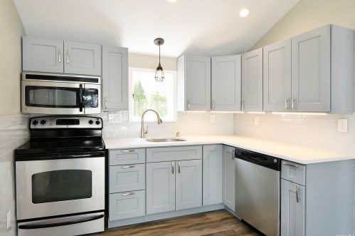 71 Pkwy Blvd, Hauppauge NY 11779-4650 exterior