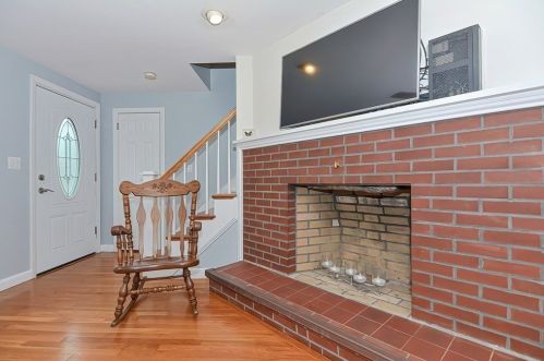 17 Walker St, Taunton, MA 02780-5107