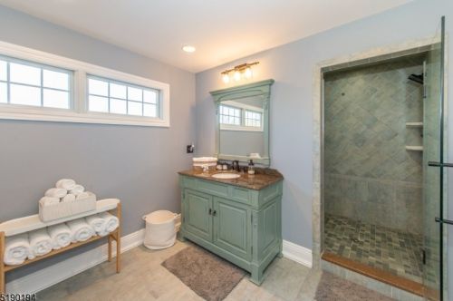 752 Ridge Road Ter, Kinnelon NJ  07405-2132 exterior