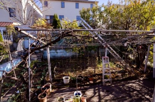 214 8th St, Fairview NJ 07022-1304 exterior