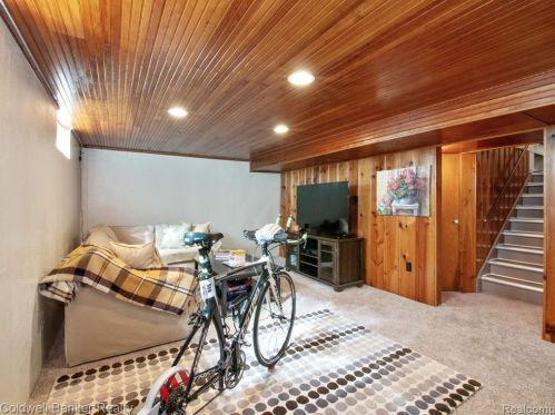 405 Tacoma St, Clawson MI  48017-1916 exterior