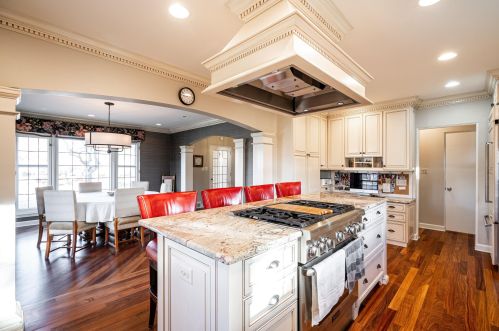 7425 Grand Pkwy, Milwaukee WI 53213-3566 exterior