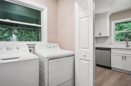 1689 Laurelwood Dr, Atlanta GA 30311-3800 exterior