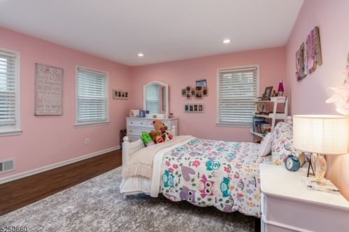 13 Larch Dr, Chester NJ  07930-2607 exterior