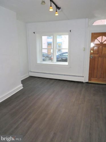 123 Levering St, Philadelphia, PA 19127-1413