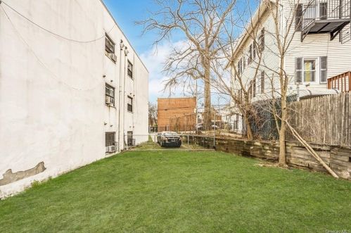 4175 Bronxwood Ave, Bronx NY 10466-4505 exterior