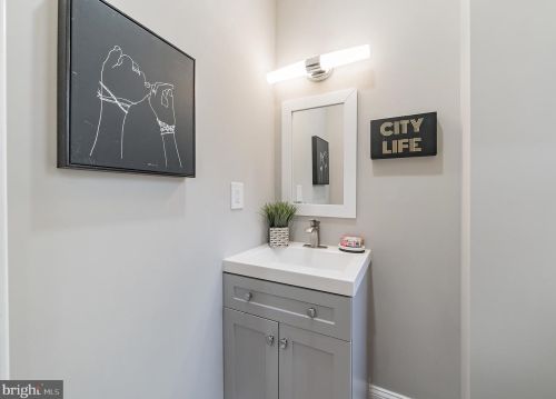 1709 Dorrance St, Philadelphia PA 19146-2911 exterior