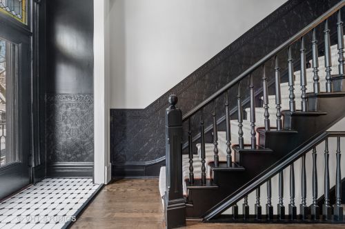 2044 Bissell St, Chicago IL 60614-4206 exterior