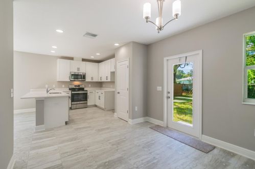 3005 Crest Ave, Tampa FL 33614-6710 exterior