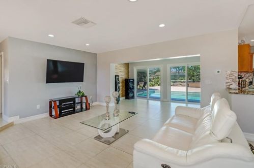 4401 19th Pl, Naples FL  34116-6405 exterior