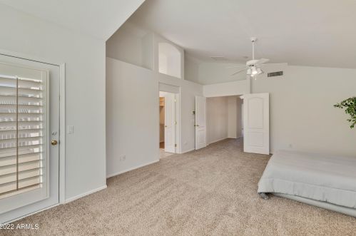 2737 Amberwood Dr, Phoenix AZ 85045-4208 exterior