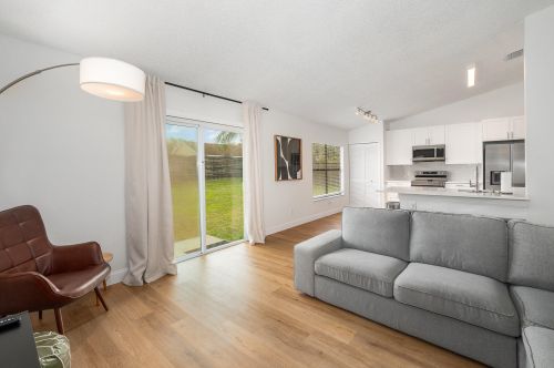 813 Cloyd Dairy Loop, Orlando FL  32825-7302 exterior