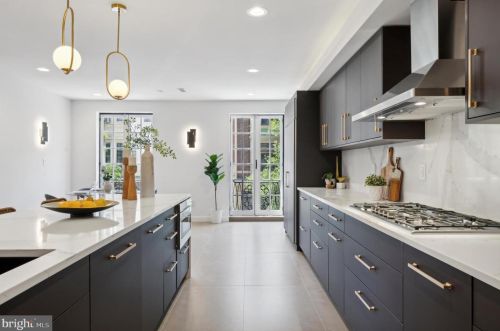 2037 Locust St, Philadelphia PA  19103-5613 exterior