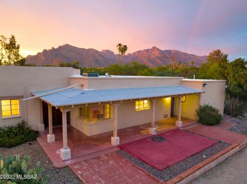 6882 Casas Adobes Dr, Tucson AZ 85704-6126 exterior