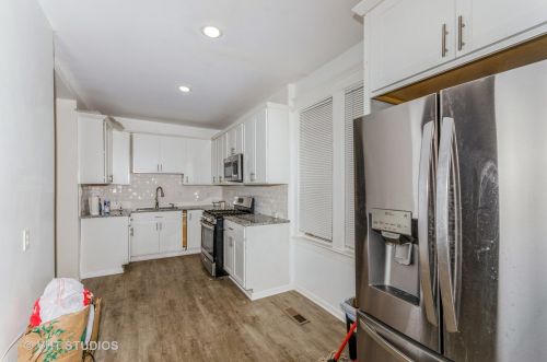 9332 Luella Ave, Chicago IL  60617-3920 exterior