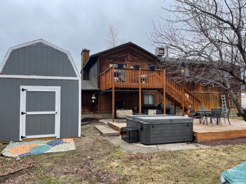 10270 Flanders Rd, Sandy UT 84092-4319 exterior