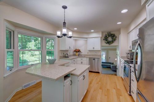 322 Cheyenne Trl, Madison WI  53705-4703 exterior