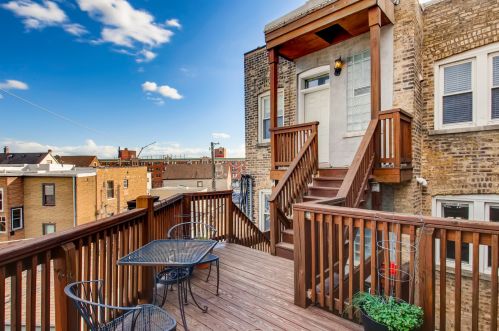 2829 Woodard St, Chicago IL  60618-7555 exterior