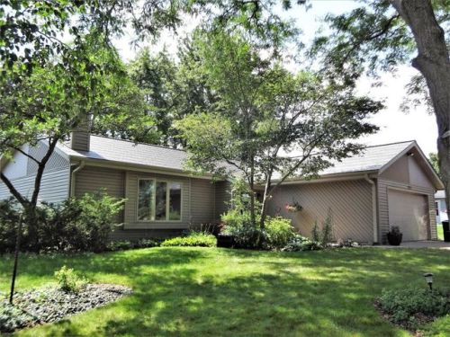 4121 Granada St, Milwaukee WI  53221-4572 exterior