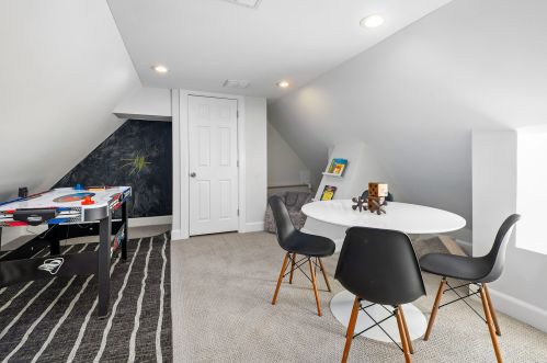 1923 Wellington Ave, Chicago IL 60618-7821 exterior