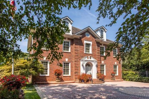 4820 Conway Dr, Atlanta, GA 30327-3539