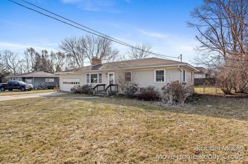 726 Kingsbury St, Grand Rapids, MI 49544-6915