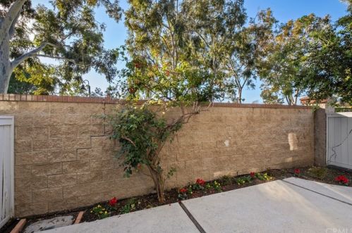 2182 Avocado Dr, Tustin CA 92782-8348 exterior