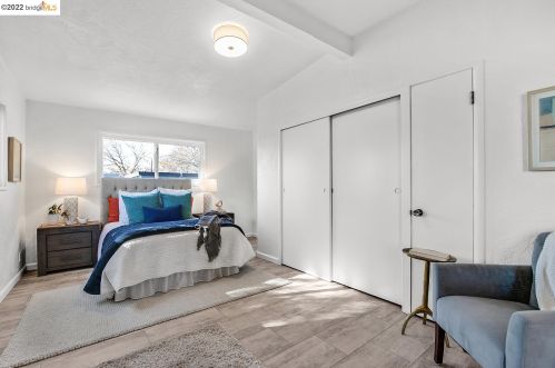 2736 Wallace St, Berkeley CA 94702-2232 exterior