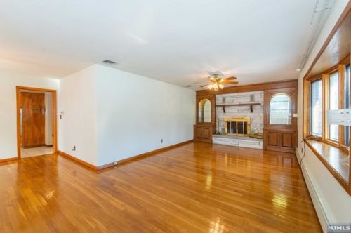 29 Westminster Ter, Town Center NJ 07052-2735 exterior