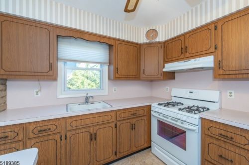 600 Lk Shr Dr, Parsippany NJ 07054-3652 exterior