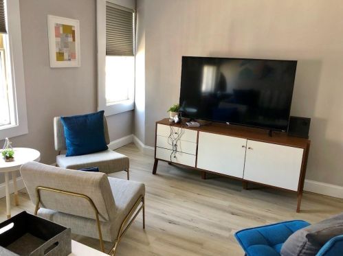 130 Spg St, Middletown RI 02840-6804 exterior