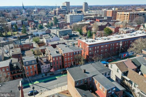 126 Walnut St, Lancaster PA 17602-5043 exterior