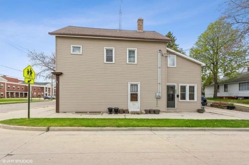 1402 Division St, Manitowoc, WI 54220-5604