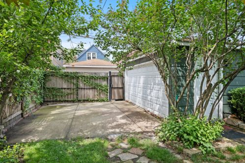 2818 Albany Ave, Chicago IL 60618-7605 exterior