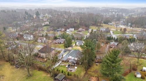 2419 Orchard Dr, Pittsburgh PA  15241-2542 exterior