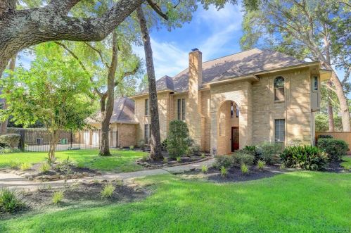 4915 Pine Garden Dr, Humble, TX 77345-1672