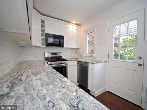 20 Fogarty Dr, Trenton NJ 08619-4320 exterior