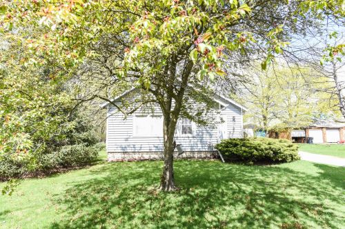 5269 Comstock Ave, Kalamazoo, MI 49048-3433