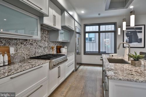 613 Bainbridge St, Philadelphia PA 19146-2413 exterior