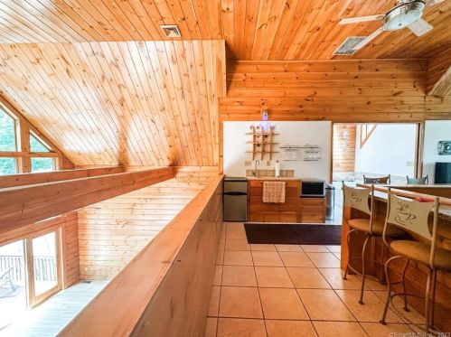 334 Ledge Rd, Killingly CT 06241-1910 exterior