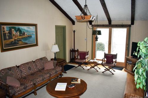 7 Orbit Dr, Enfield CT 06082-5528 exterior